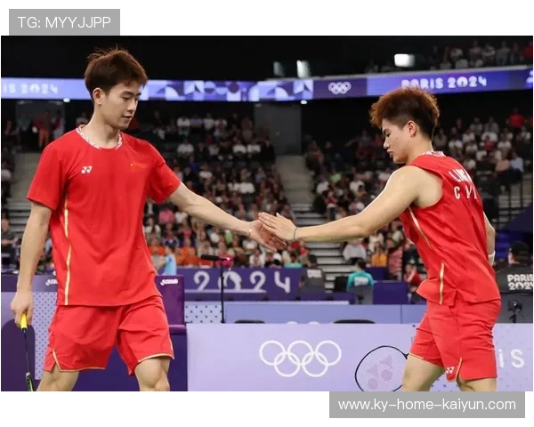 羽毛球男双吵架