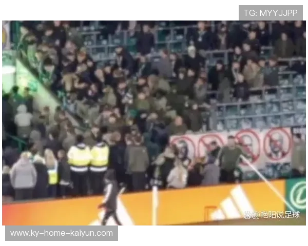 足球球迷被裁判赶出球场