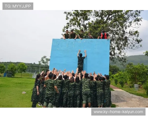青年球员团建活动增强队内凝聚力与协作意识，篮球团队凝聚力