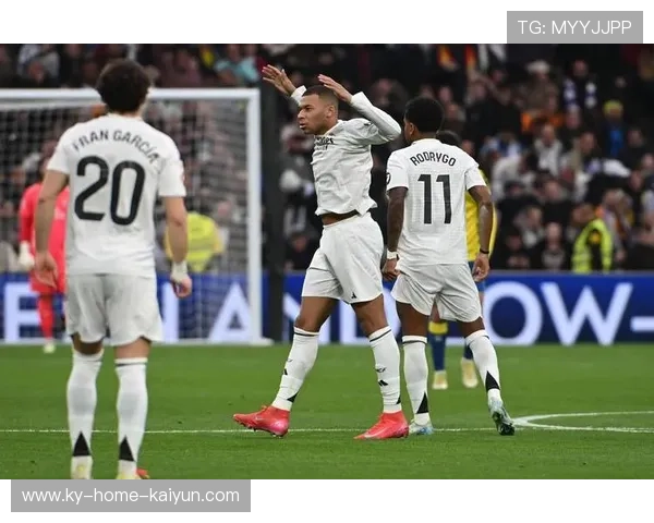 西甲皇马锋线互相牵制,对方退守频频犯错